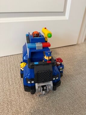 Paw Patrol Ultimate Police Cruiser w 4 Figures